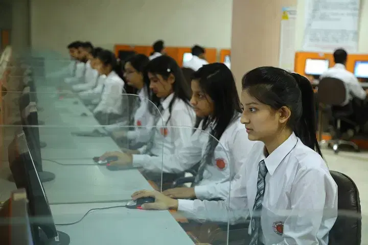 DBUU, DBIT Academic photo 14